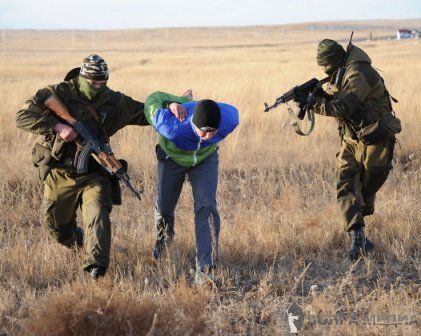 В Волгоградской области пограничники задержали подозреваемого в торговле наркотиками