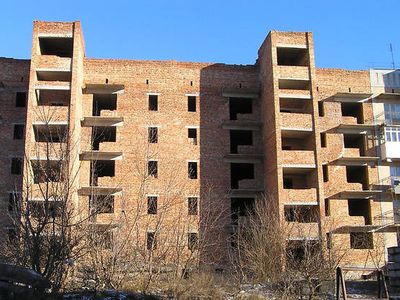 Волгоградский предприниматель продавал квартиры в доме под снос