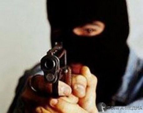 Вооруженный налетчик ограбил магазин «Румяный колобок» на юге Волгограда