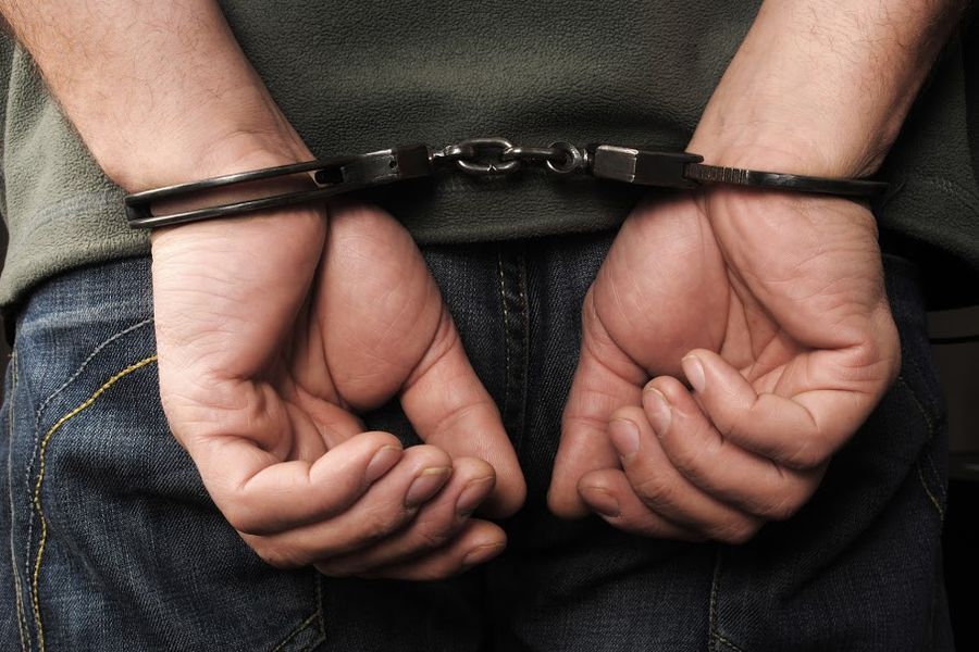 Под Волгоградом 19-летний парень ограбил магазин детской одежды