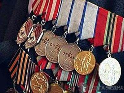 Двое волгоградцев  вынесли из дома ветерана войны его боевые награды