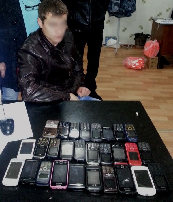 В колонию под Волгоградом пытались перебросить 28 сотовых телефонов
