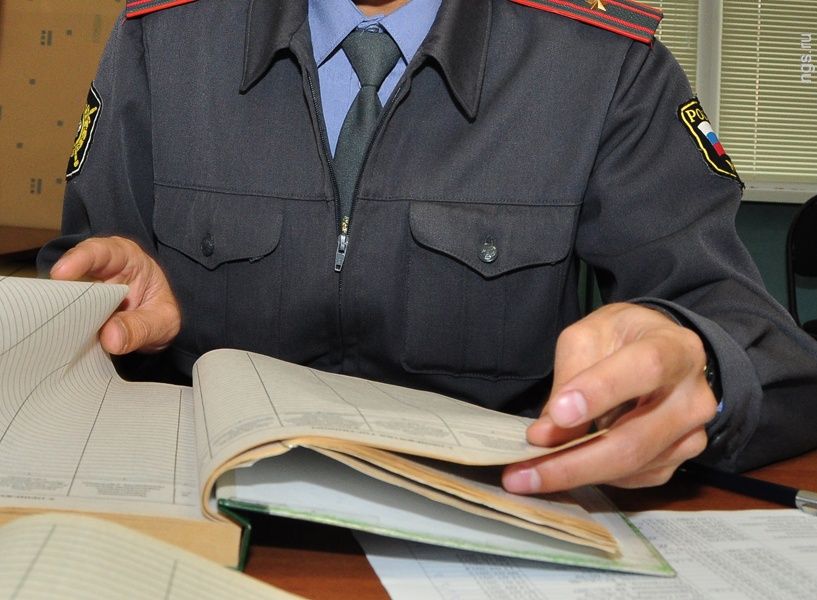 Полицейский в Волгограде получил 700 тысяч рублей за прекращение проверки деятельности УК