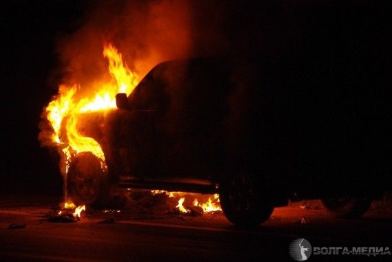 Ночью на автостоянку в центре Волгограда напал поджигатель
