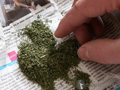В Волгоградской области дворника детсада задержали с марихуаной