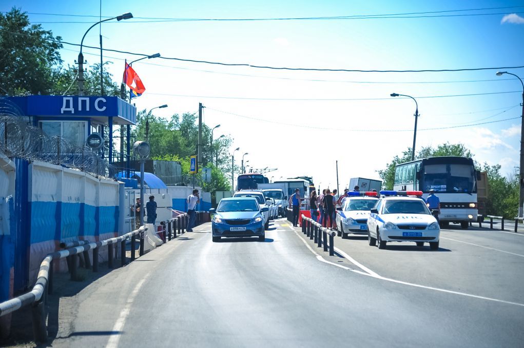 Посты весогабаритного контроля на дорогах.