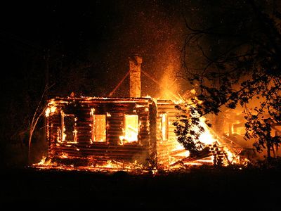 В Волгоградской области в частном доме при пожаре погибли двое мужчин