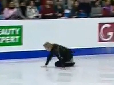 Фигурист Евгений Плющенко упал на чемпионате Европы (видео)
