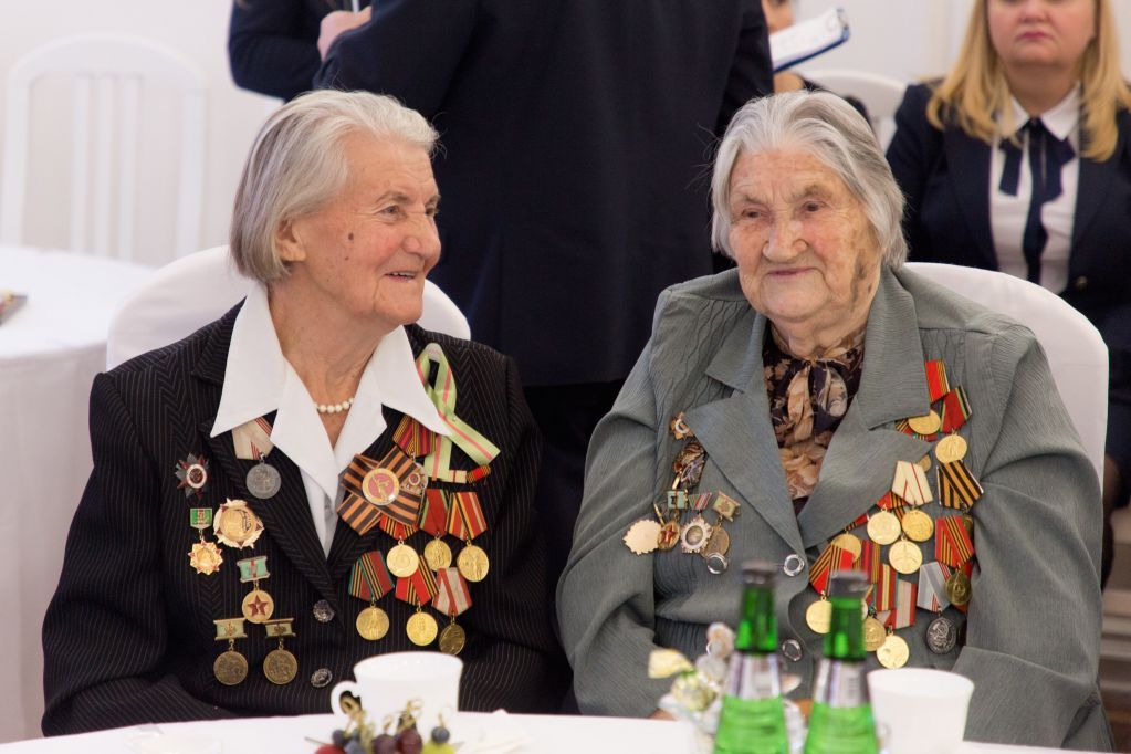 К 75-летию Сталинградской победы ветеранам вручили памятные знаки