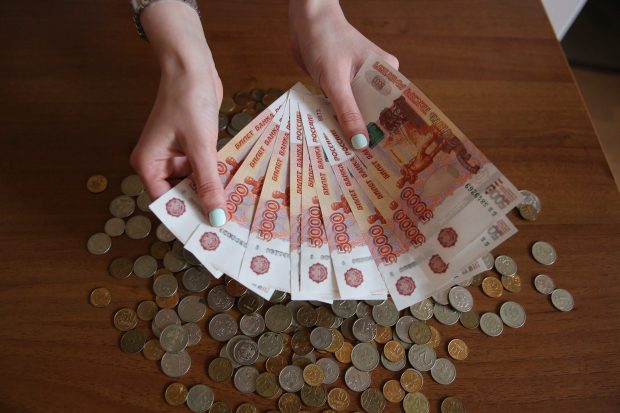 Волгоградцам помогли оплатить коммунальные услуги на 2,3 млн рублей