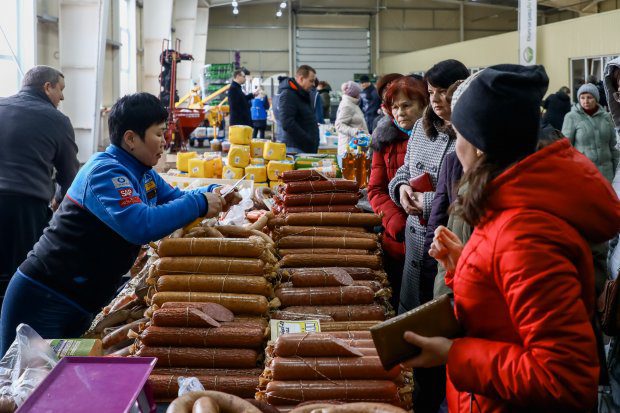 Ярмарка сельхозпродуктов «Дары родного края» открылась в Волгограде