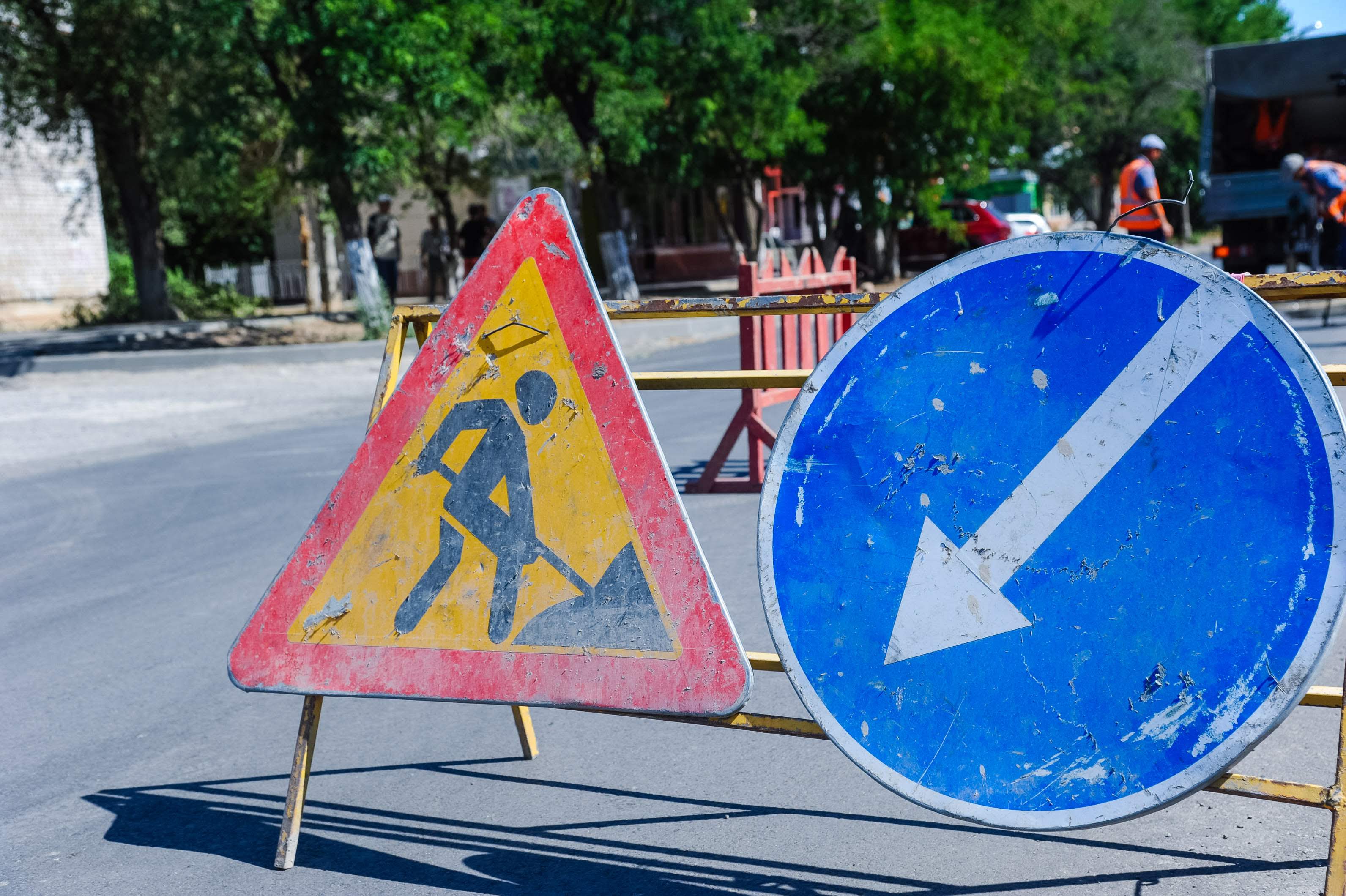На улице Автотранспортной в Волгограде начали восстанавливать дорогу