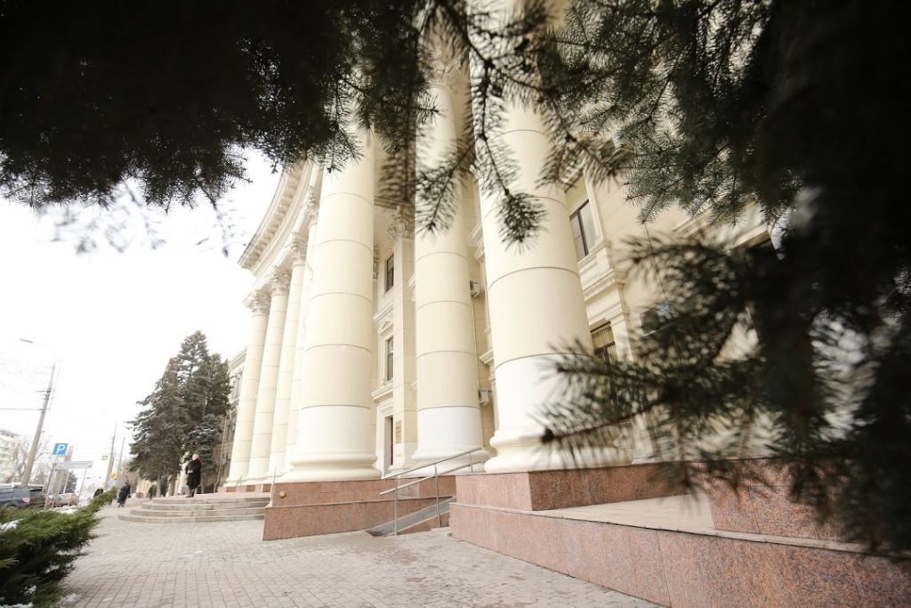 В Волгоградском регионе штат чиновников снизился на 5,6%