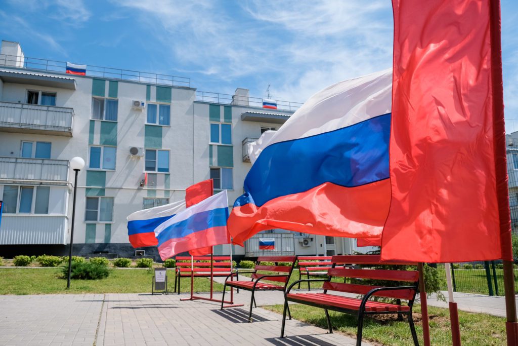 В честь Дня России в волгоградских дворах проводят концерты