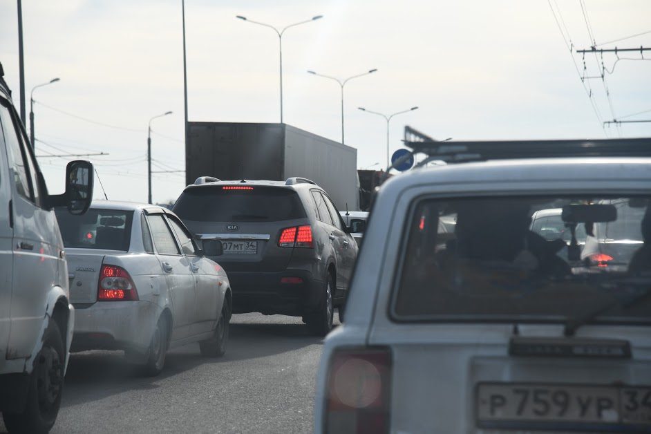 В понедельник под Волгоградом образовались многокилометровые пробки