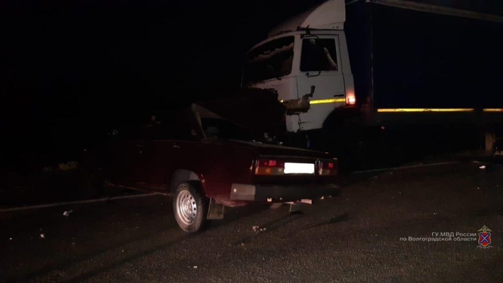 В аварии с фурой в Волгоградской области погиб пассажир «семерки»