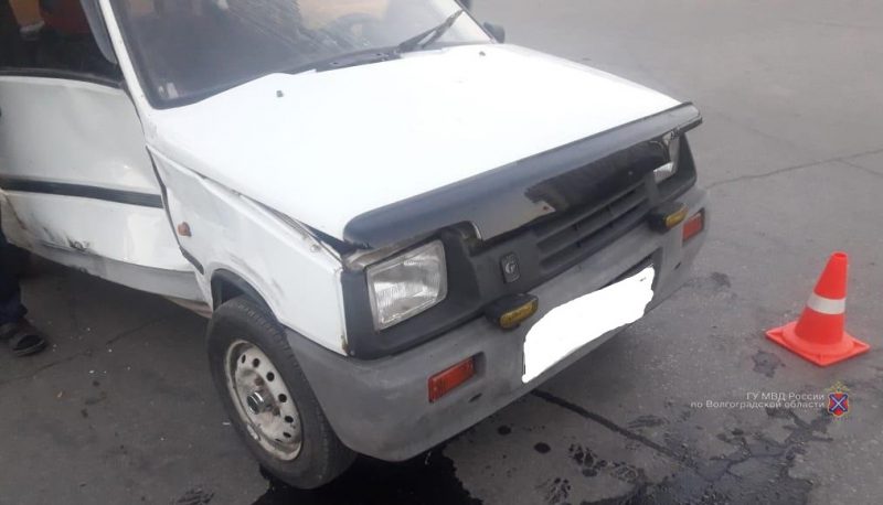 В Волжском нетрезвый водитель «Лады» устроил аварию с «Окой»