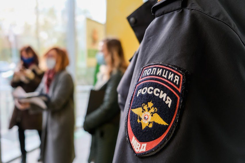 Волгоградцев напугал пакет, оставленный возле отделения банка
