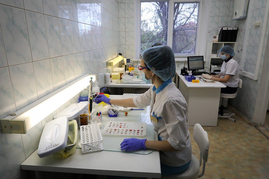 Группа крови предскажет риск проблем с сердцем у больных COVID-19