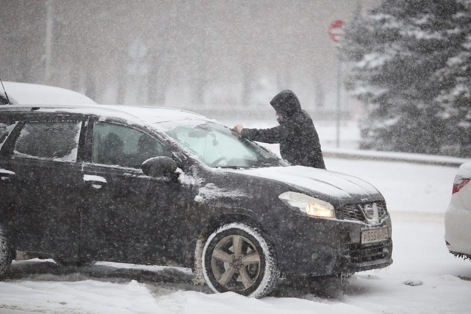 Автоэксперты: как часто нужно заводить машину при длительном простое