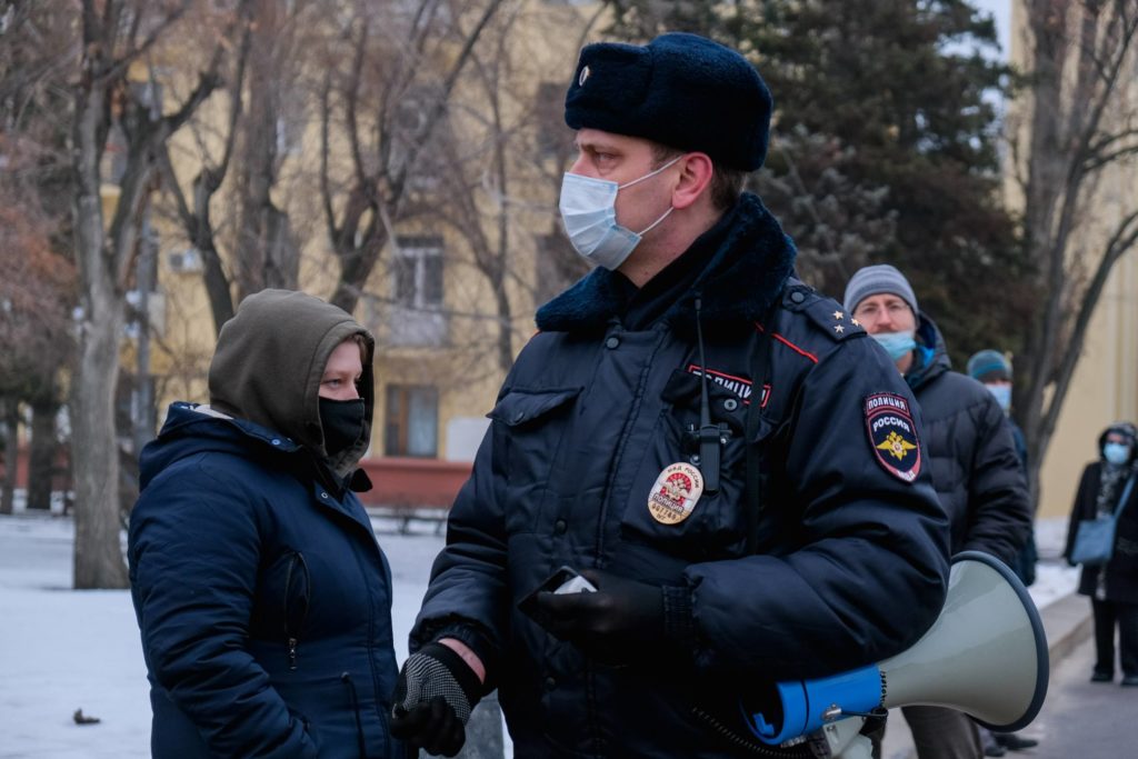 Волгоградцев предупредили об ответственности за участие в несанкционированных акциях