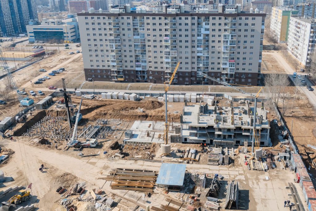 Андрей Бочаров посетил частично введенный в строй ЖК в Волгограде