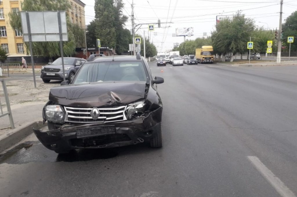 На западе Волгограда в ДТП пострадали две женщины