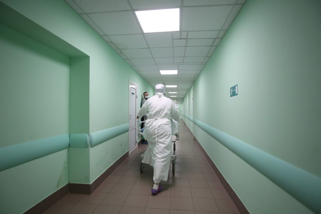 За сутки COVID-19 заболели 452 волгоградца, 37 – скончались