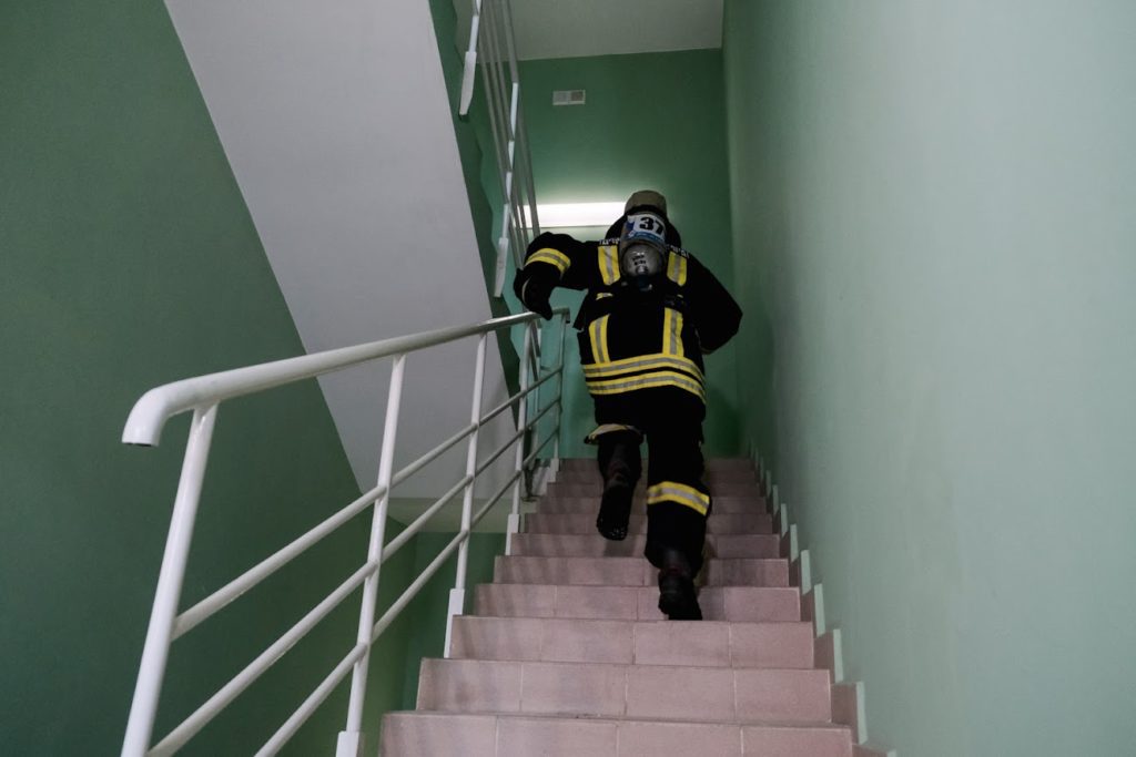 В Волжском человек пострадал из-за пожара в квартире