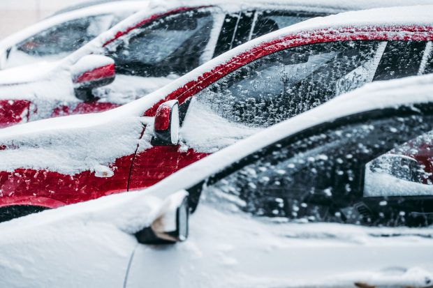 Волгоградские водители выстроили елочный шар из авто