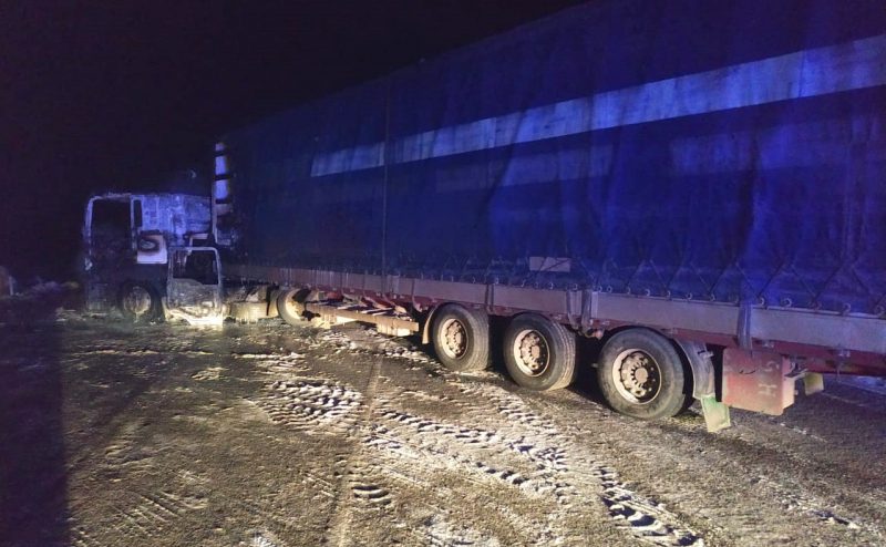 Под Волгоградом сотрудники ГИБДД спасли дальнобойщика из горящей фуры