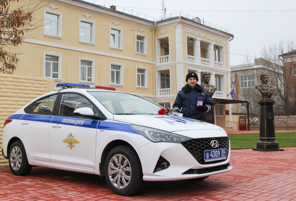 Под Волгоградом женщину-инспектора ДПС наградили за задержание водителя