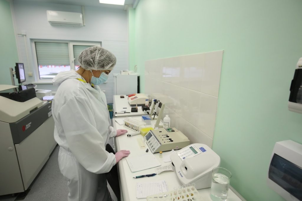 Бочаров: региону удалось избежать негативного сценария по COVID-19