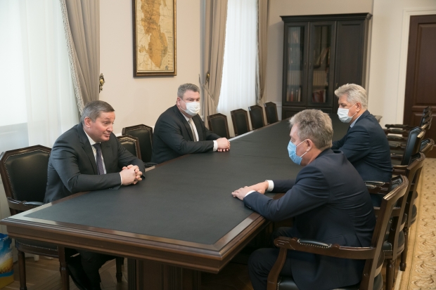 Директора заводов поддержали инициативу Бочарова по борьбе с «Омикроном»
