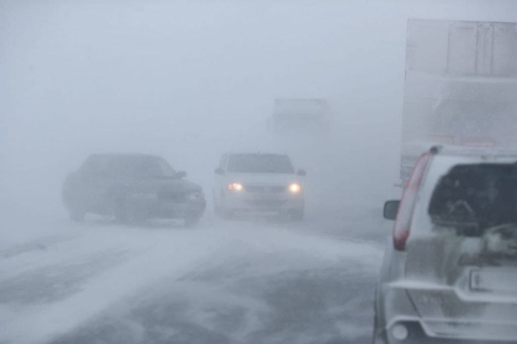 В Волгоградской области из-за снегопада начали перекрывать дороги