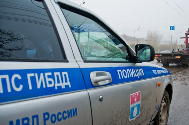 Под Волгоградом автоледи на иномарке вечером вылетела в кювет