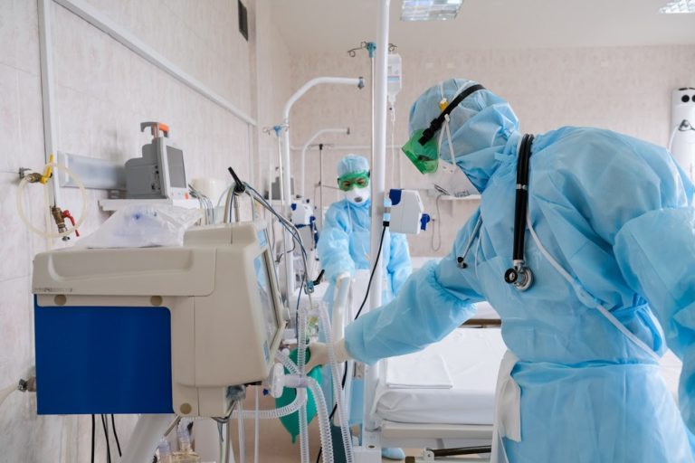 В Волгограде и области резко снизилась смертность от COVID-19