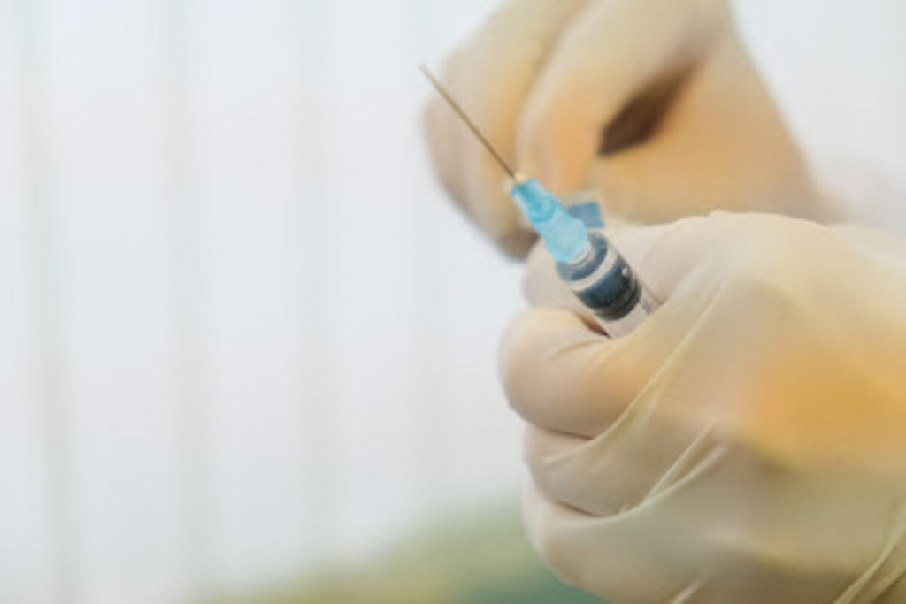 В Волгоградскую область поступила партия вакцины от COVID-19 для подростков