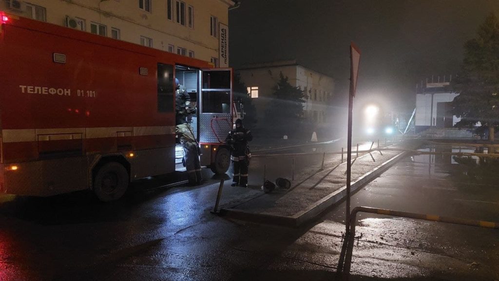 Спасатели потушили пожар на канатном заводе в Волгограде