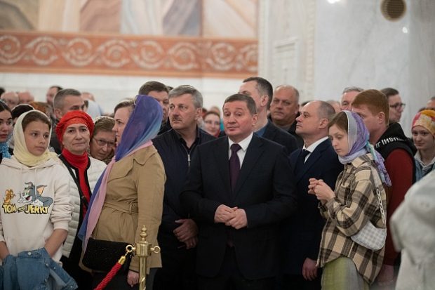 Губернатор поздравил волгоградцев со Светлой Пасхой