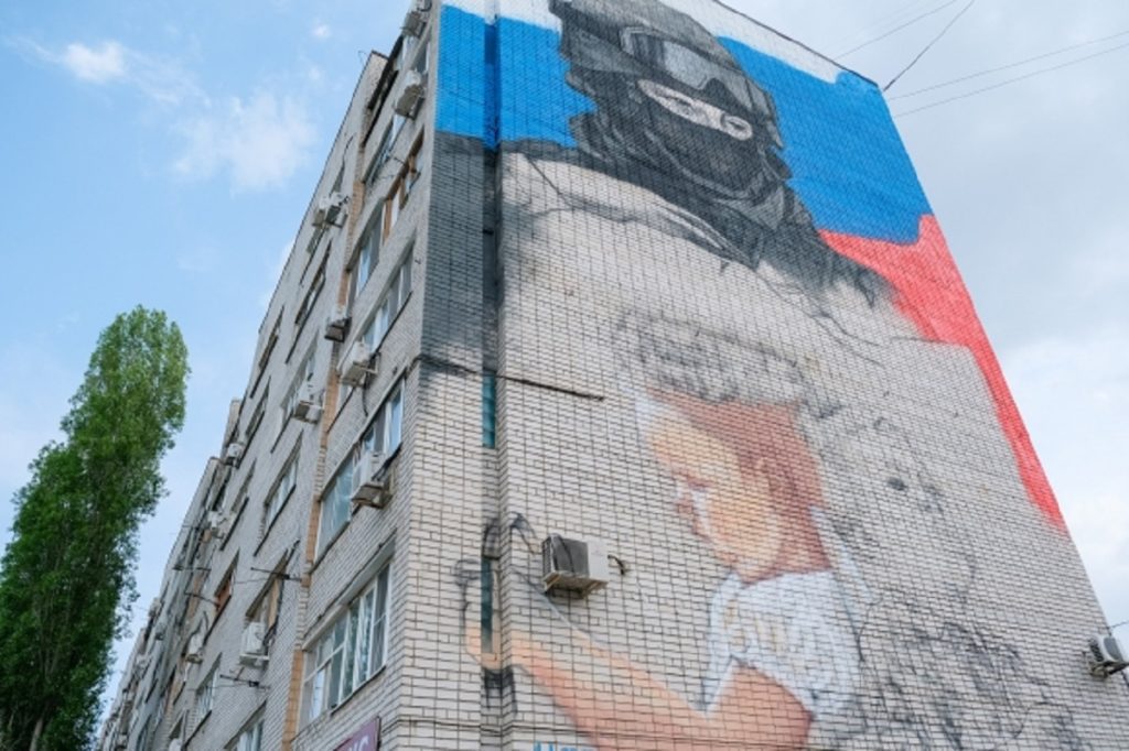 В Волгограде стену дома украсит 26-метровая картина с изображением солдата