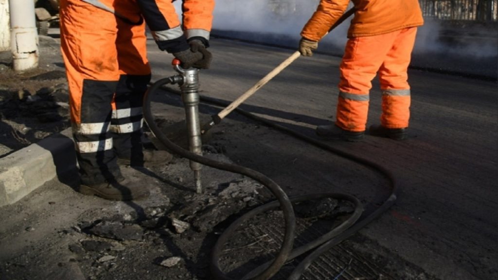 В Волгограде в 8 районах началось обновление дворовых проездов