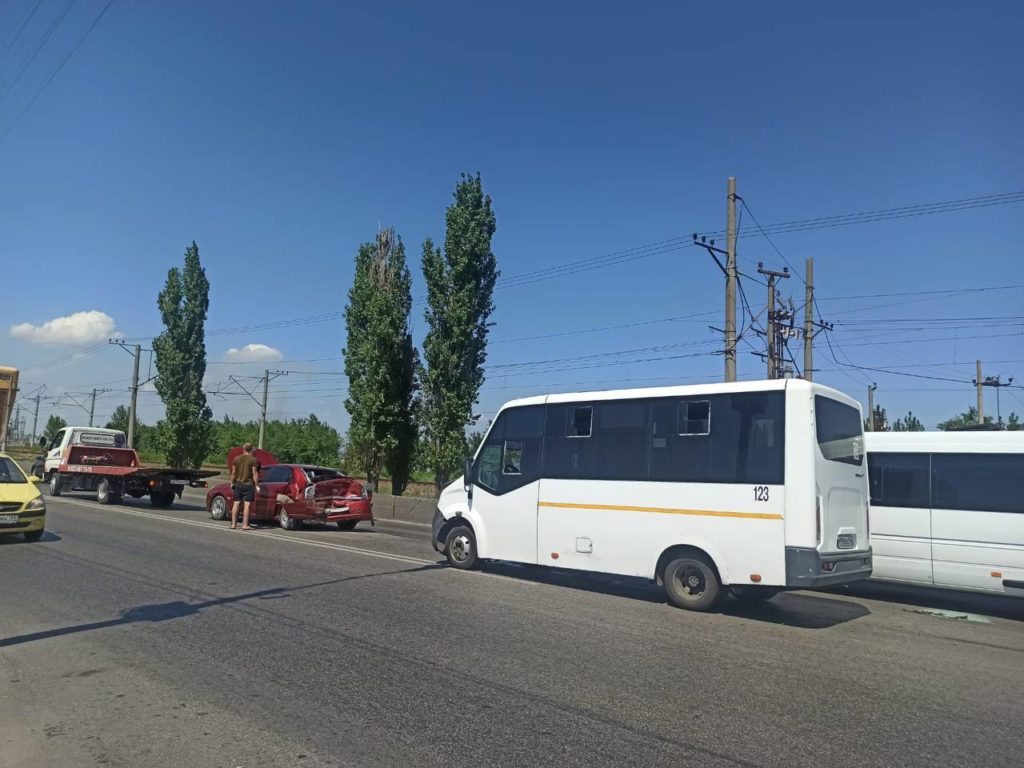 Под Волгоградом в ДТП на ГЭС пострадали 5 человек