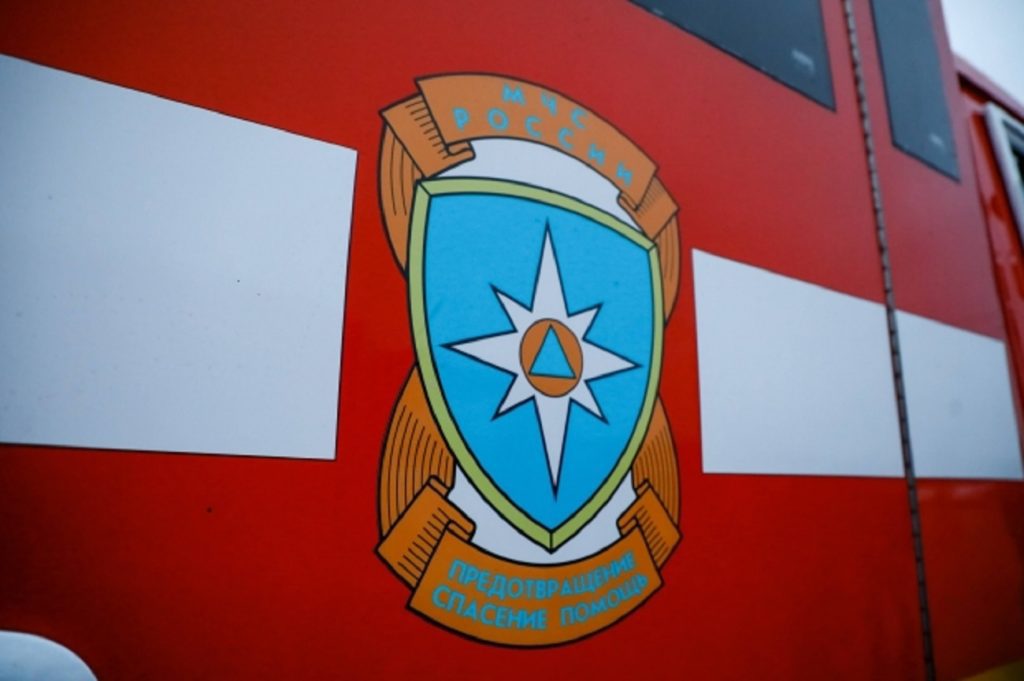 На юге Волгограда поздно ночью загорелся внедорожник