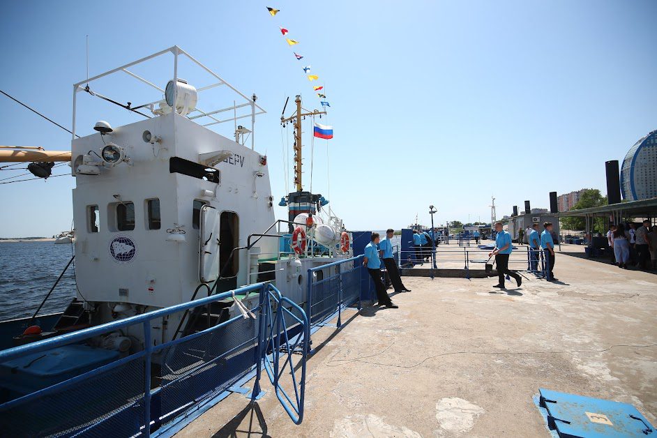 В День ВМФ волгоградцы почтили память моряков