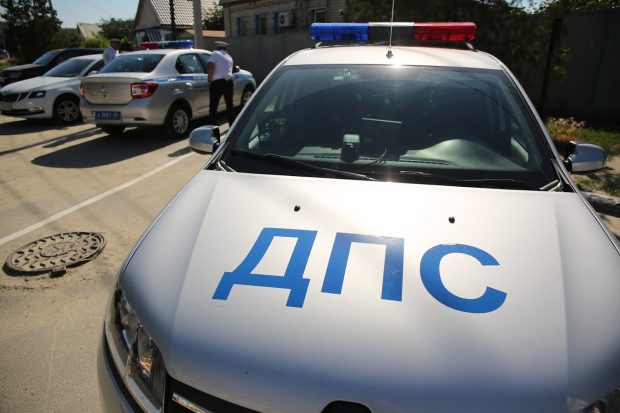 Под Волгоградом ВАЗ вылетел в кювет, пострадали 2 пассажирки