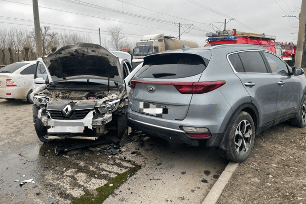 В ДТП на трассе под Волгоградом пострадали девочка и двое взрослых