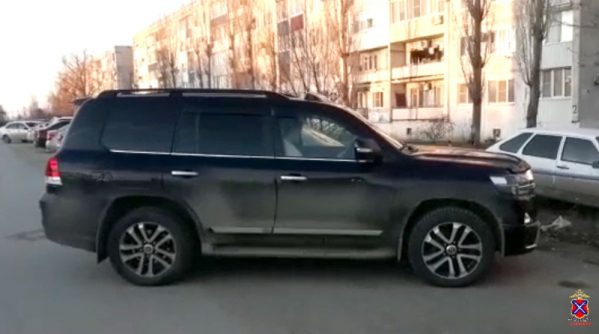 Под Волгоградом задержали жителя Калмыкии на угнанном внедорожнике