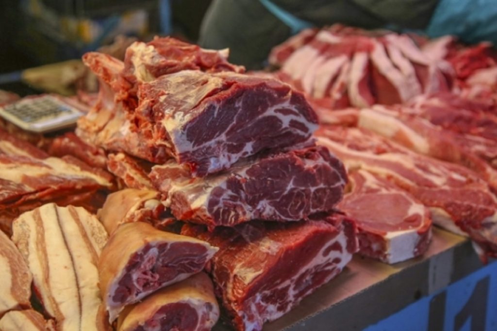 В Волгограде и области изменились цены на мясо, колбасу и овощи