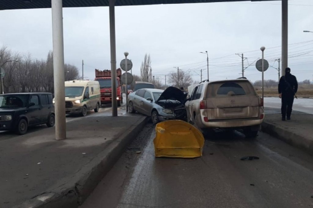 3 человека пострадали в лобовом ДТП на посту ДПС под Волгоградом
